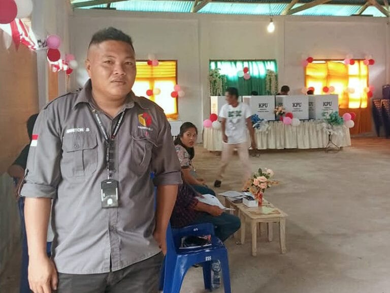 Ariton Bawataa menjaga demokrasi