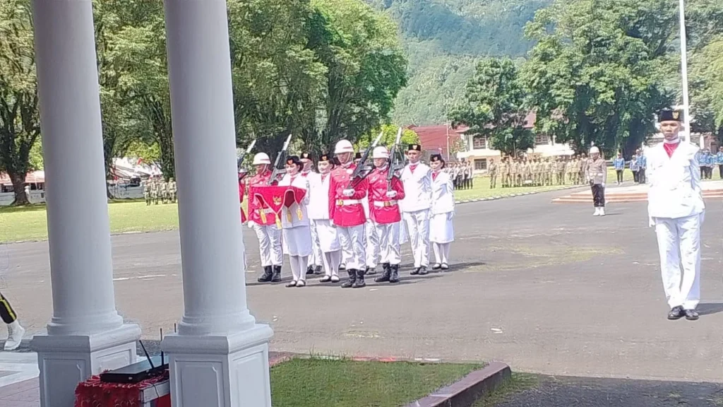 Sang saka merah putih di perbatasan